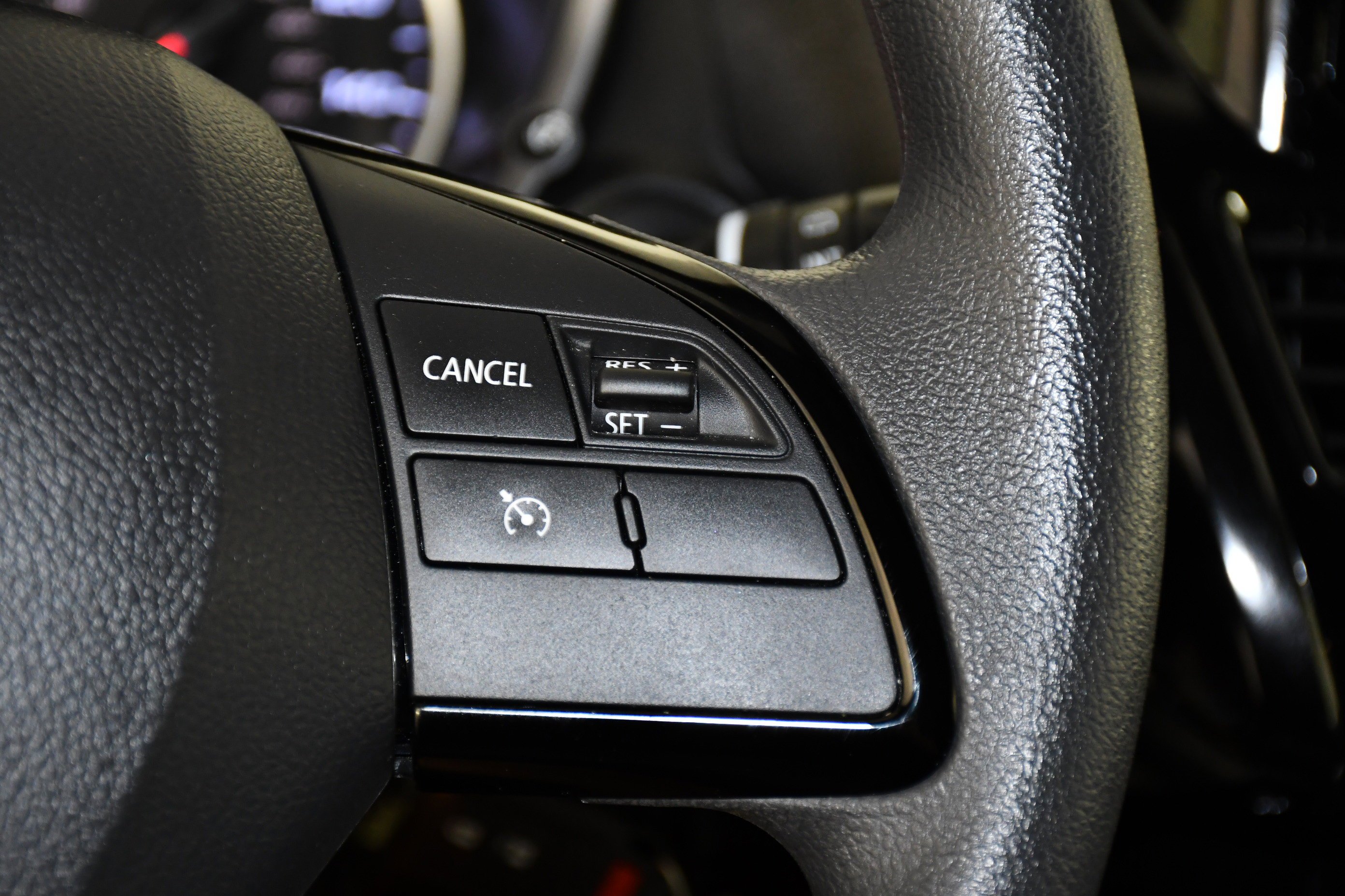 Certified Used 2024 White Diamond Mitsubishi ES image 21