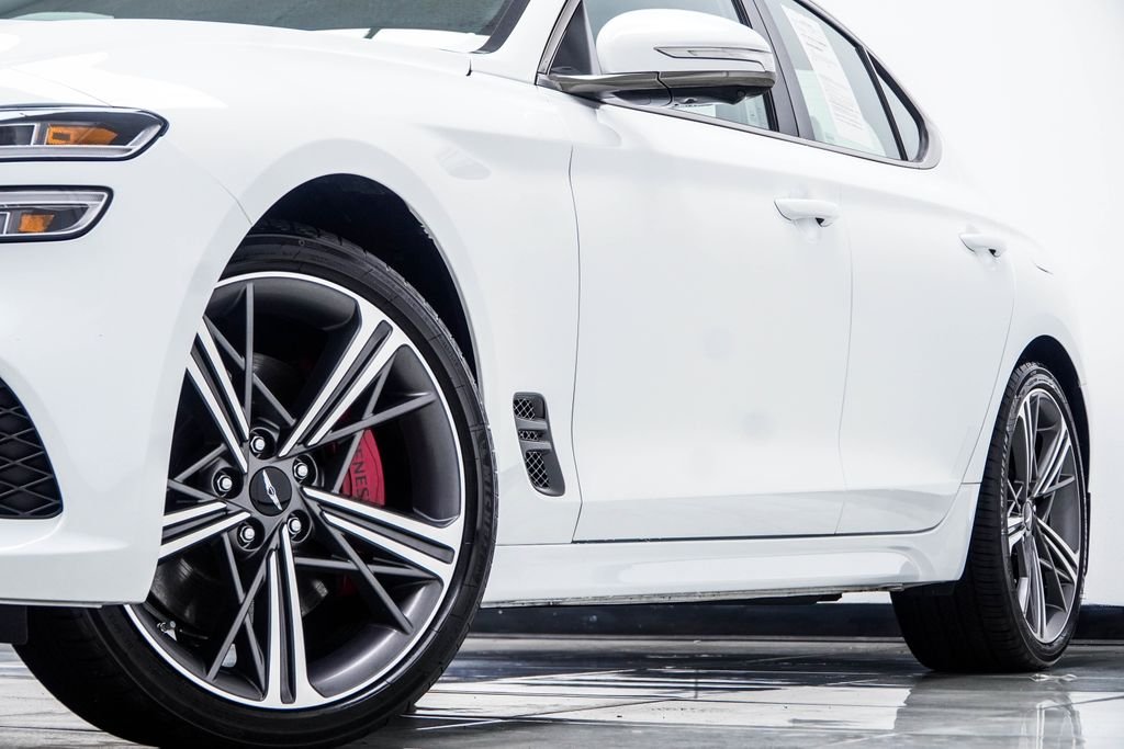 Used 2025 White Genesis 3.3T Sport Advanced image 3