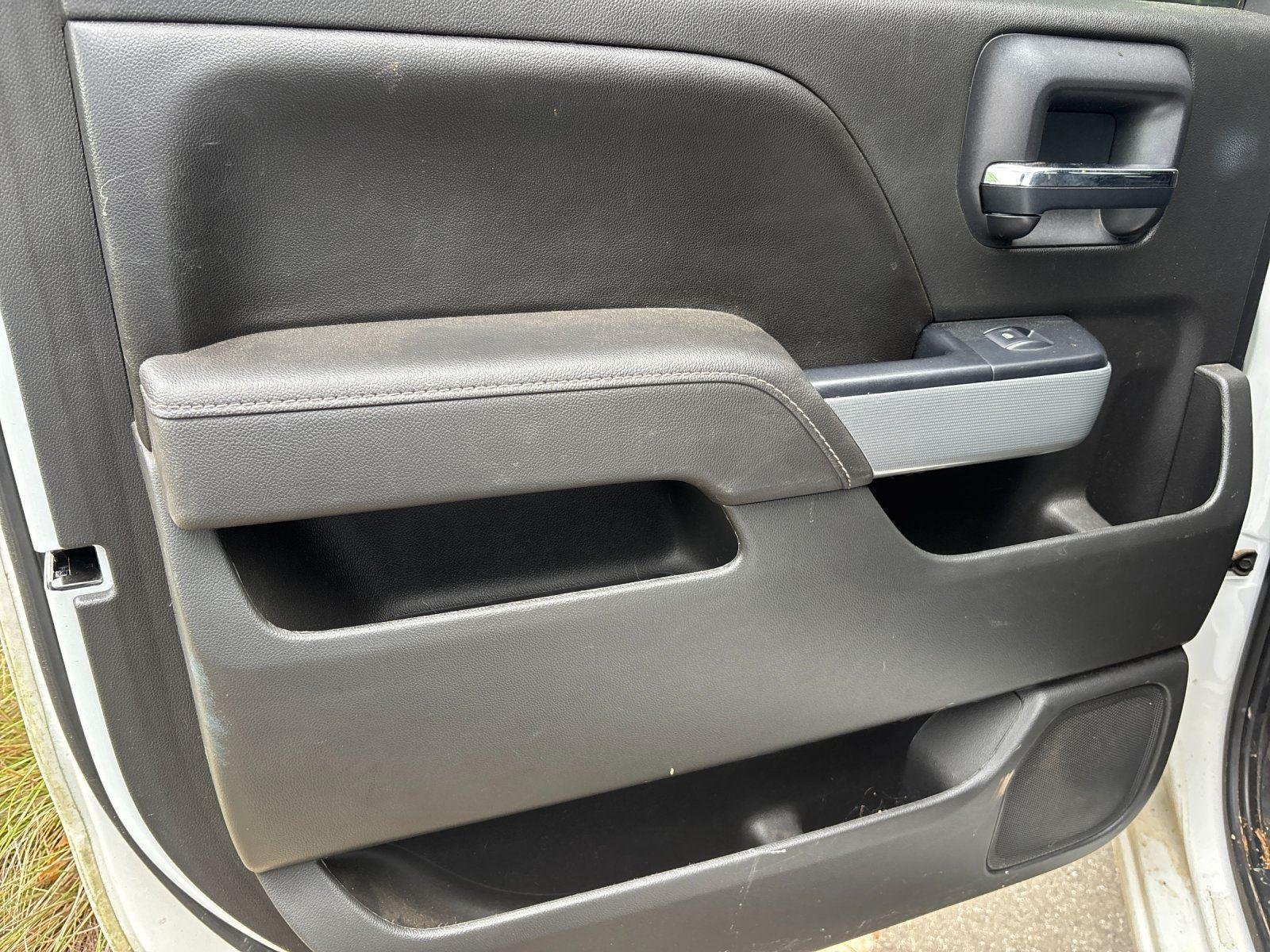 Used 2017 Summit White Chevrolet LT image 29