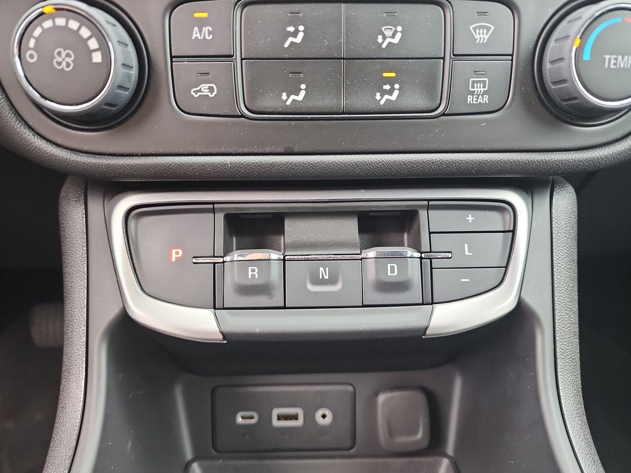 Used 2024 Sterling Metallic GMC SLE image 18