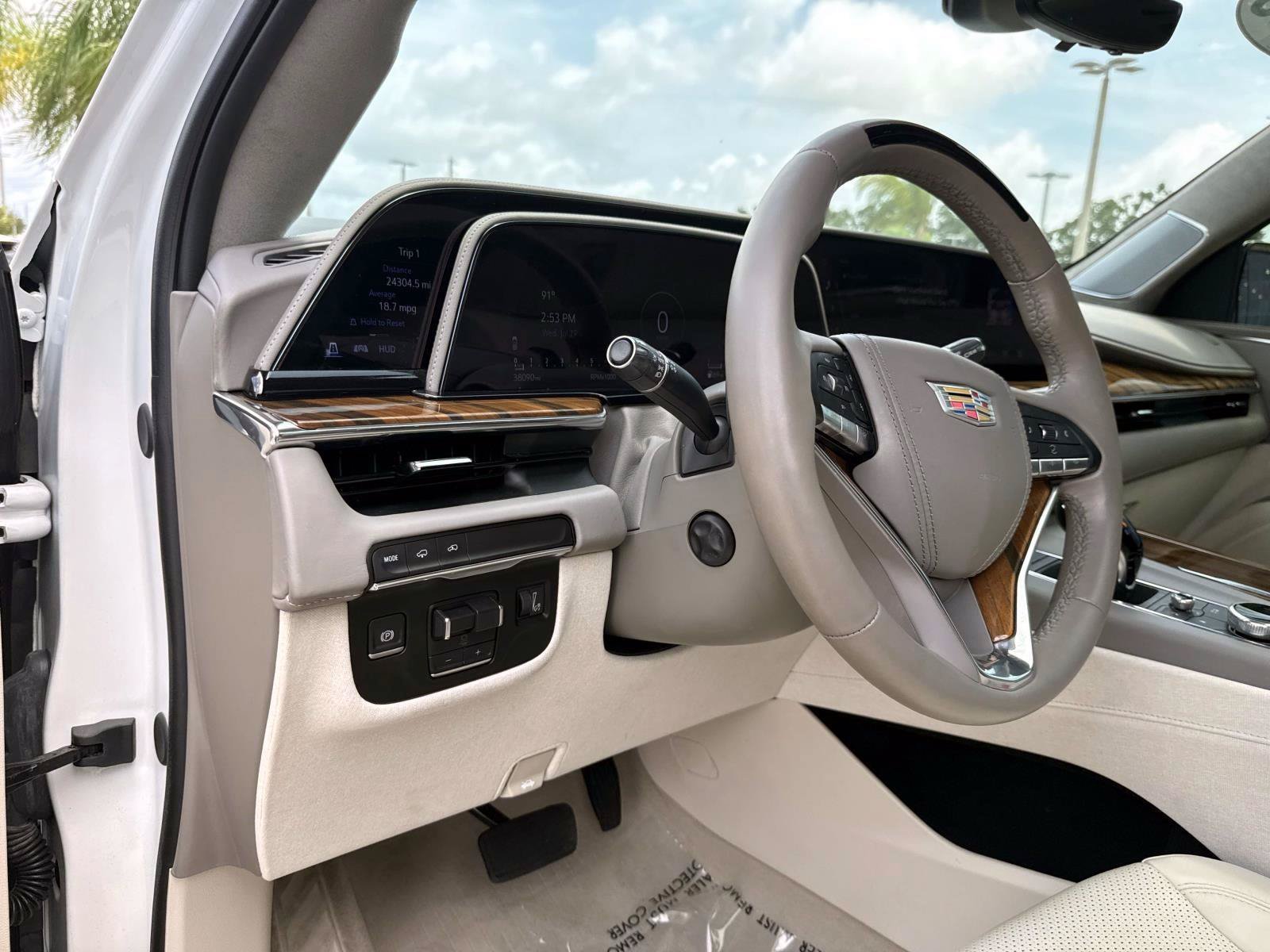 Used 2024 Crystal White Tricoat CADILLAC Sport Platinum image 20