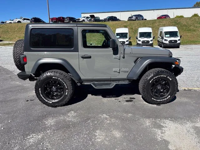 Used 2019 Gray Jeep Sport S image 9