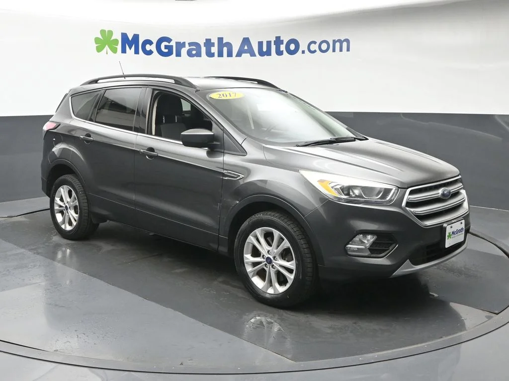 Used 2017 Ford Escape SE with VIN 1FMCU9G96HUD36472 for sale in Marion, IA