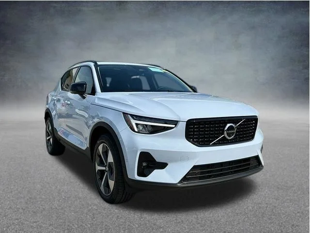 2026 Volvo XC40 B5 Plus Dark AWD's photo