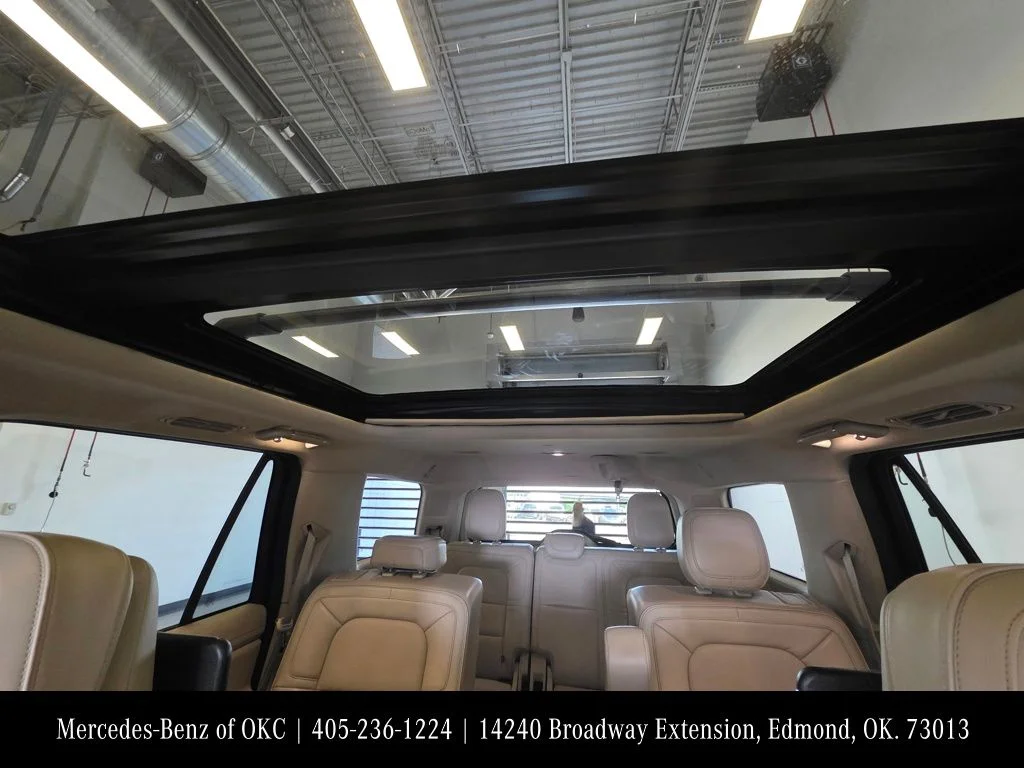 Used 2019 White Lincoln Reserve image 12