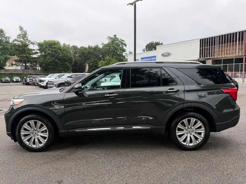 Used 2022 Green Ford Limited image 5