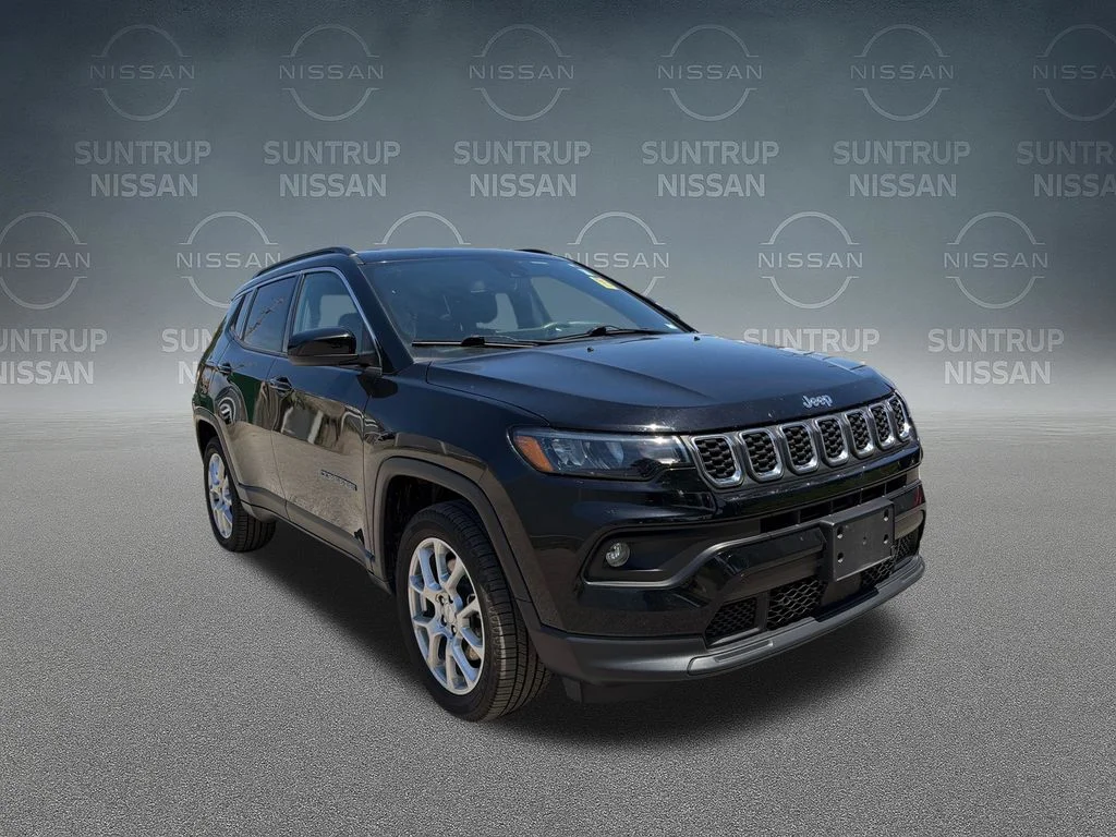 Used 2024 Black Jeep Latitude Lux image 39
