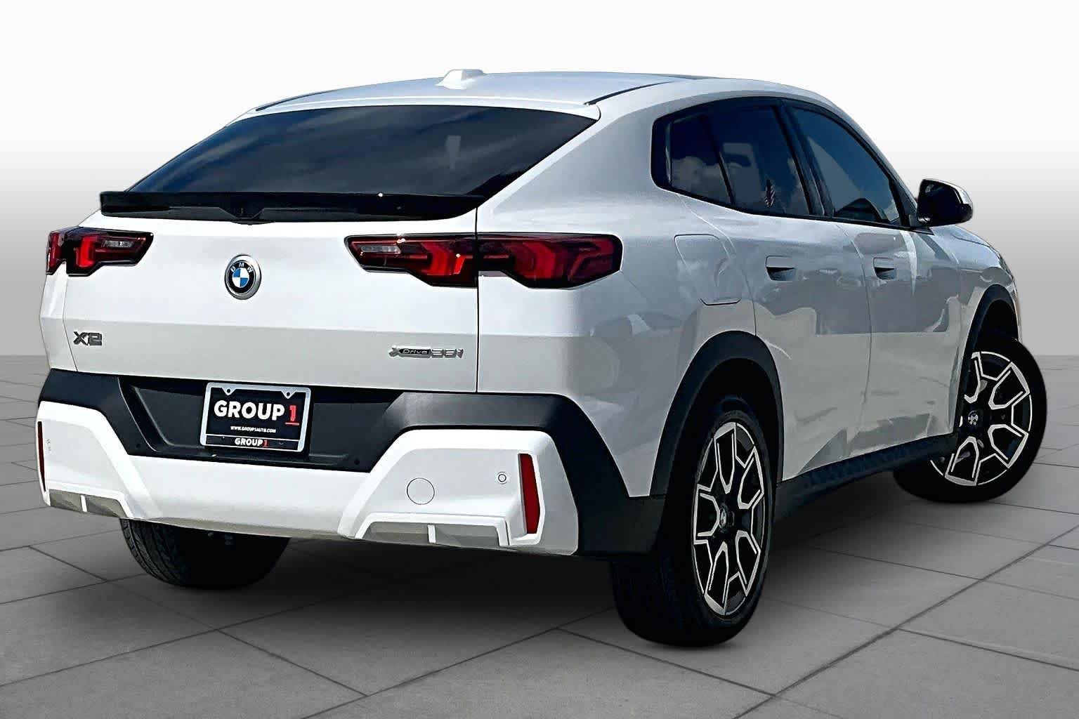 Used 2026 Mineral White Metallic BMW xDrive28i image 12