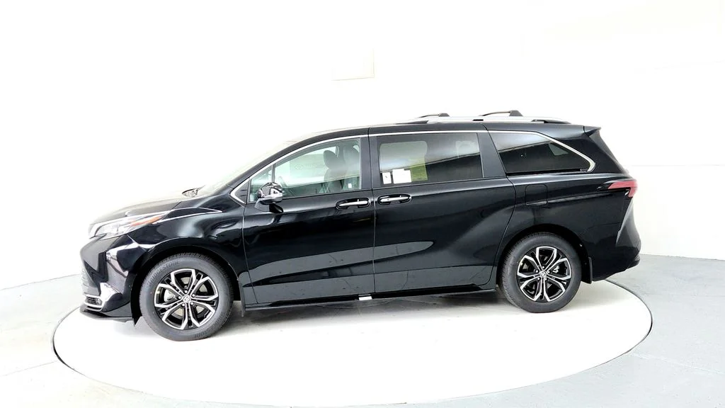 New 2026 Midnight Black Metallic Toyota Platinum image 3