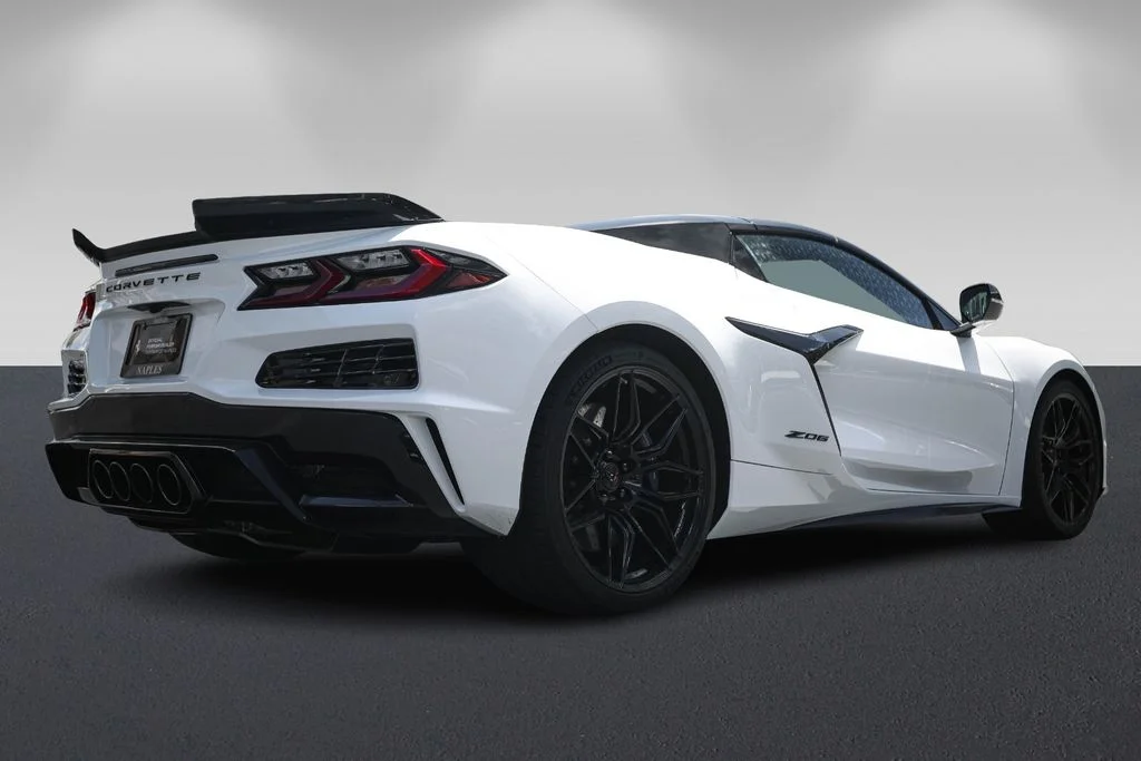 Used 2026 Arctic White Chevrolet Z06 image 10