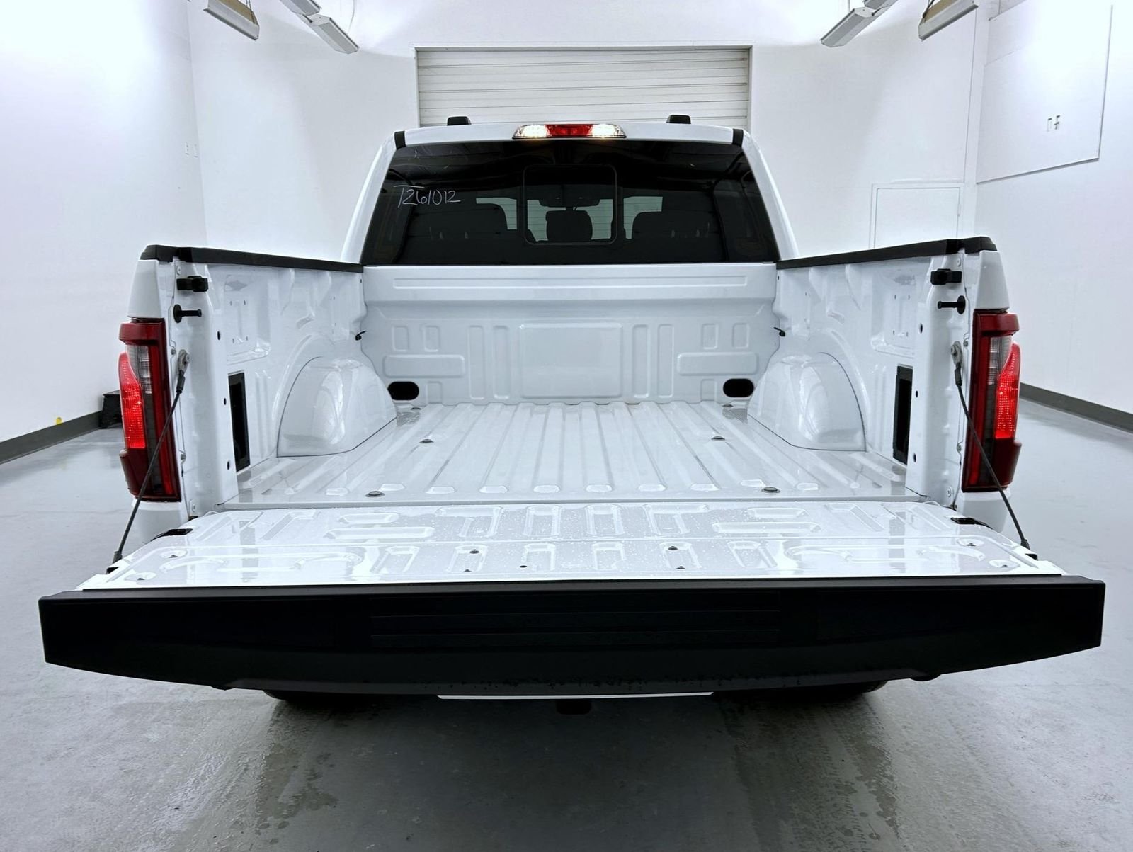 New 2026 Oxford White Ford XLT image 21