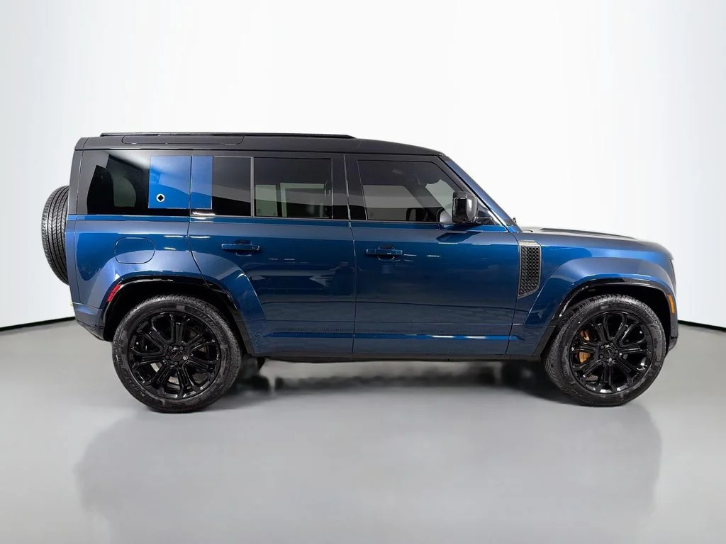 New 2026 Sargasso Blue Land Rover  OCTA image 4