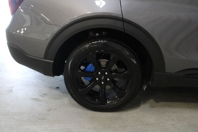 Used 2023 Gray Ford ST-Line image 30