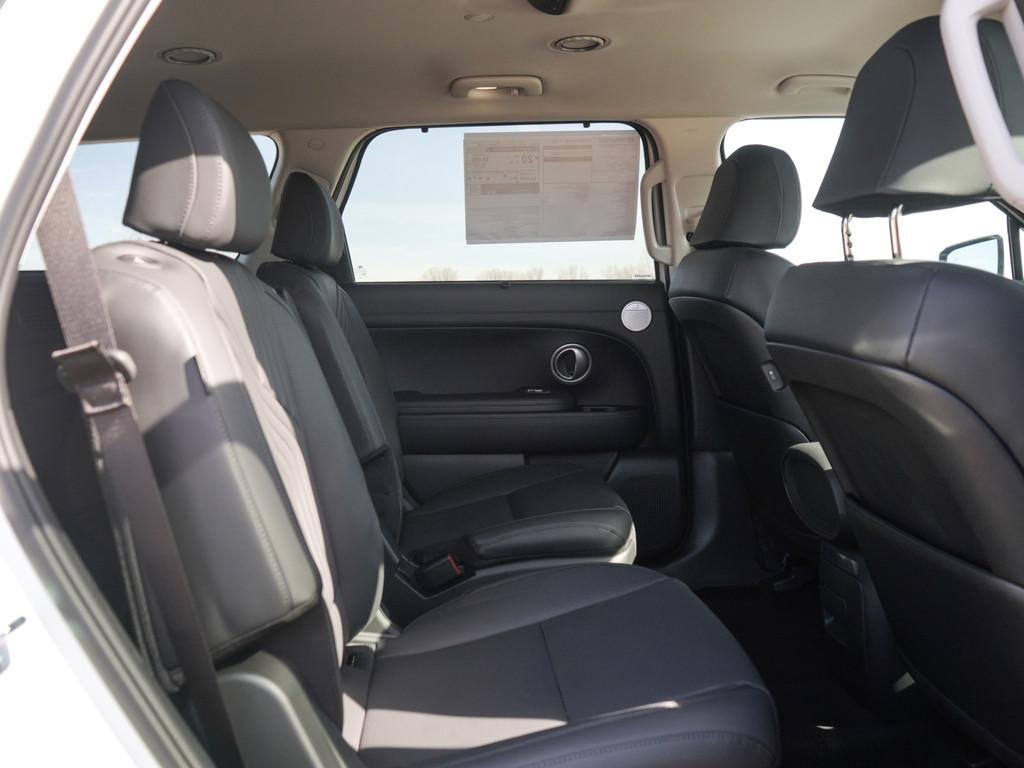 New 2026 Creamy White Pearl Hyundai SEL 7P AWD image 39
