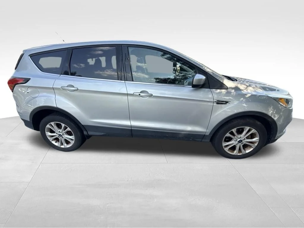 Used 2019 Silver Ford SE image 12