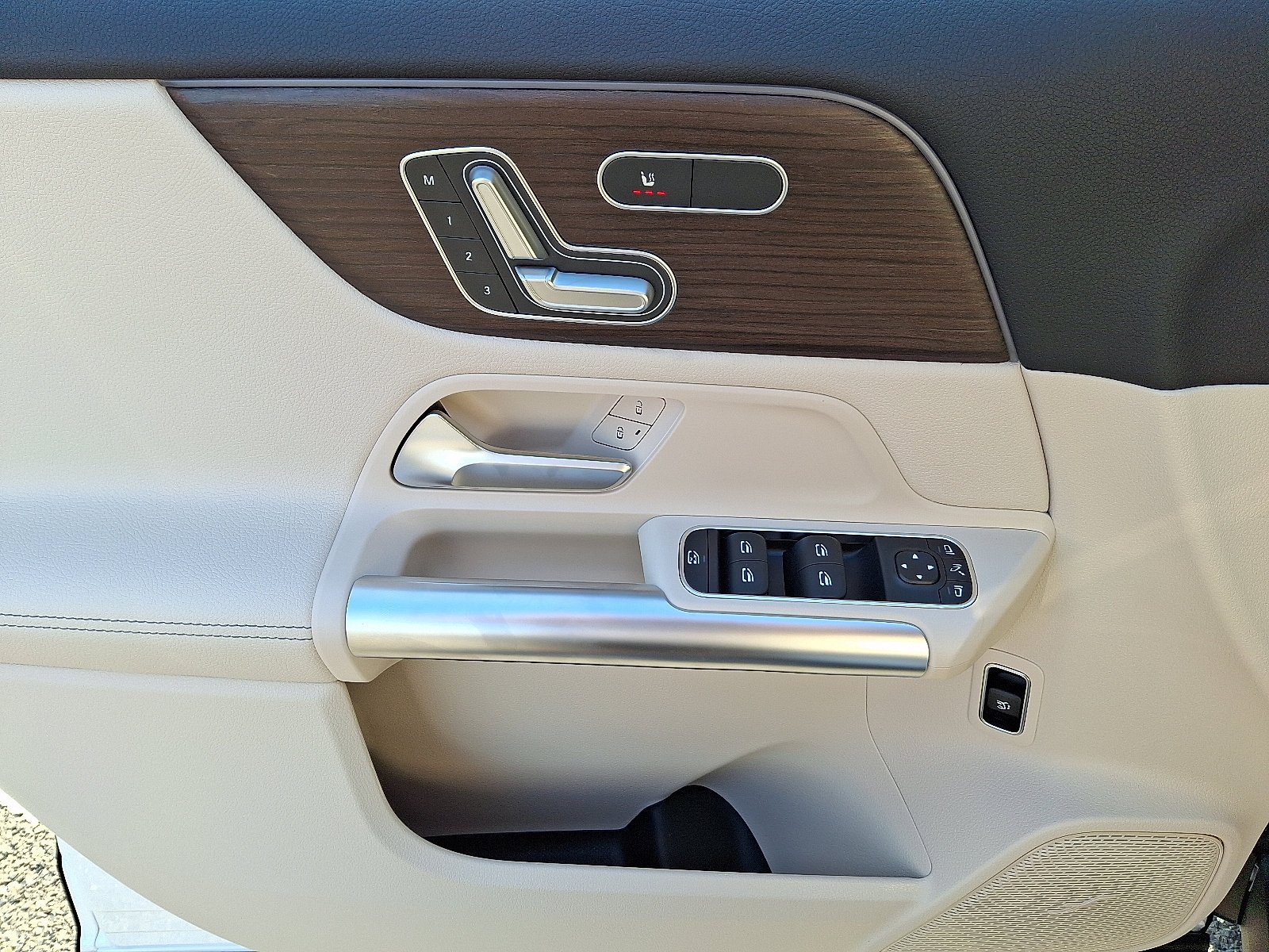 New 2026 Polar White Mercedes-Benz GLA 250 image 7