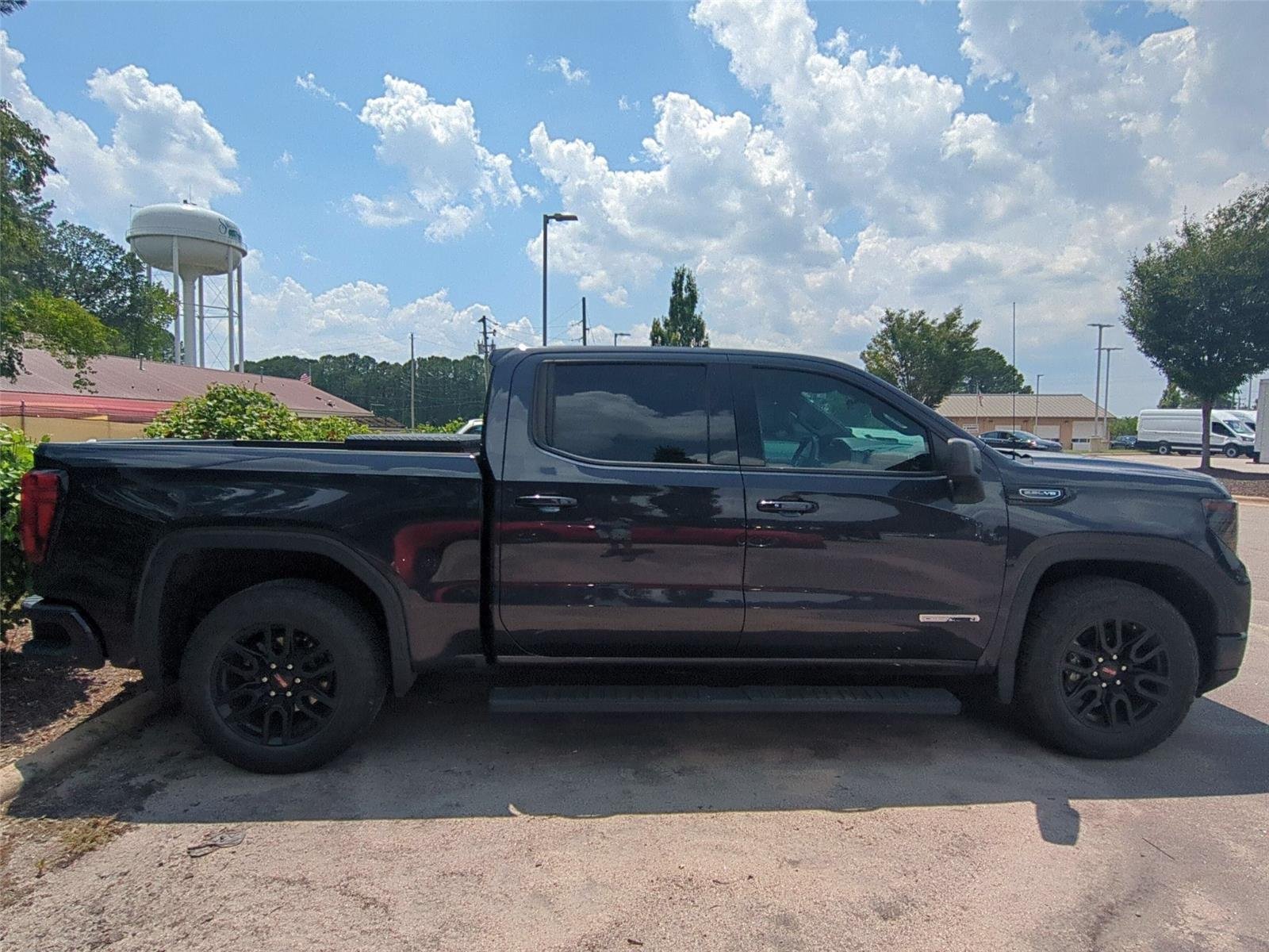 Used 2024 Onyx Black GMC Elevation image 4