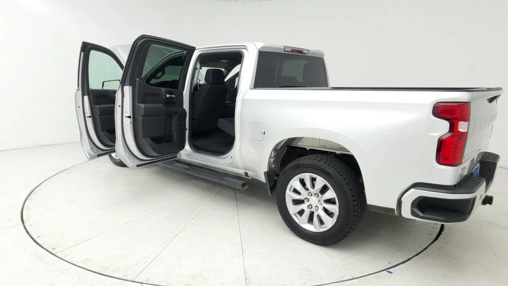 Used 2020 SILVER ICE METALLIC Chevrolet Custom image 11
