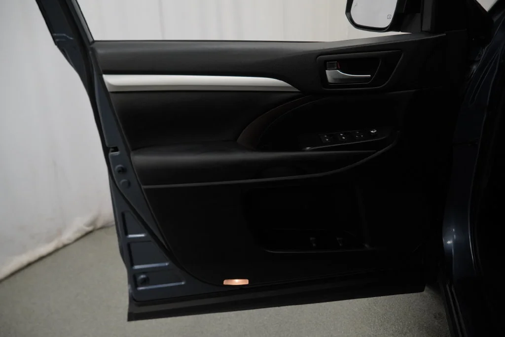Used 2019 Blue Toyota XLE image 34