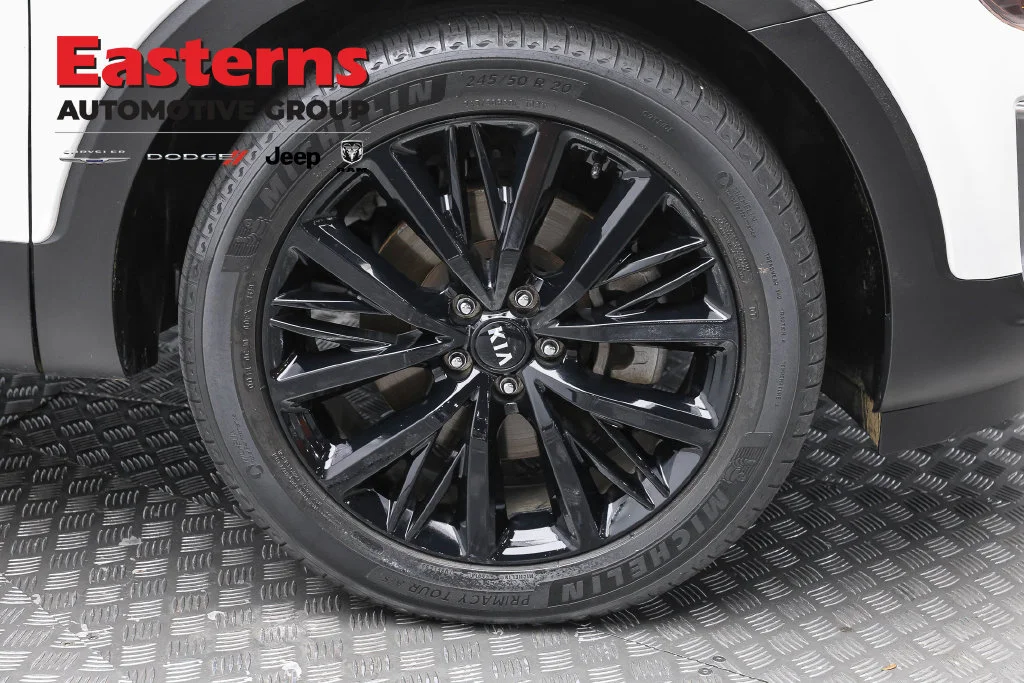 Used 2020 White Kia SX image 36