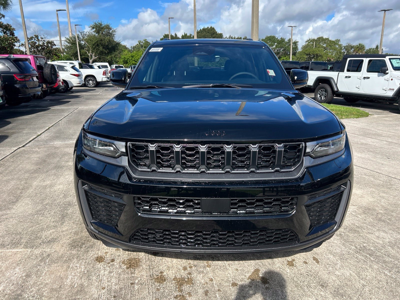 New 2027 High-Gloss Black Paint Jeep Laredo Altitude image 8