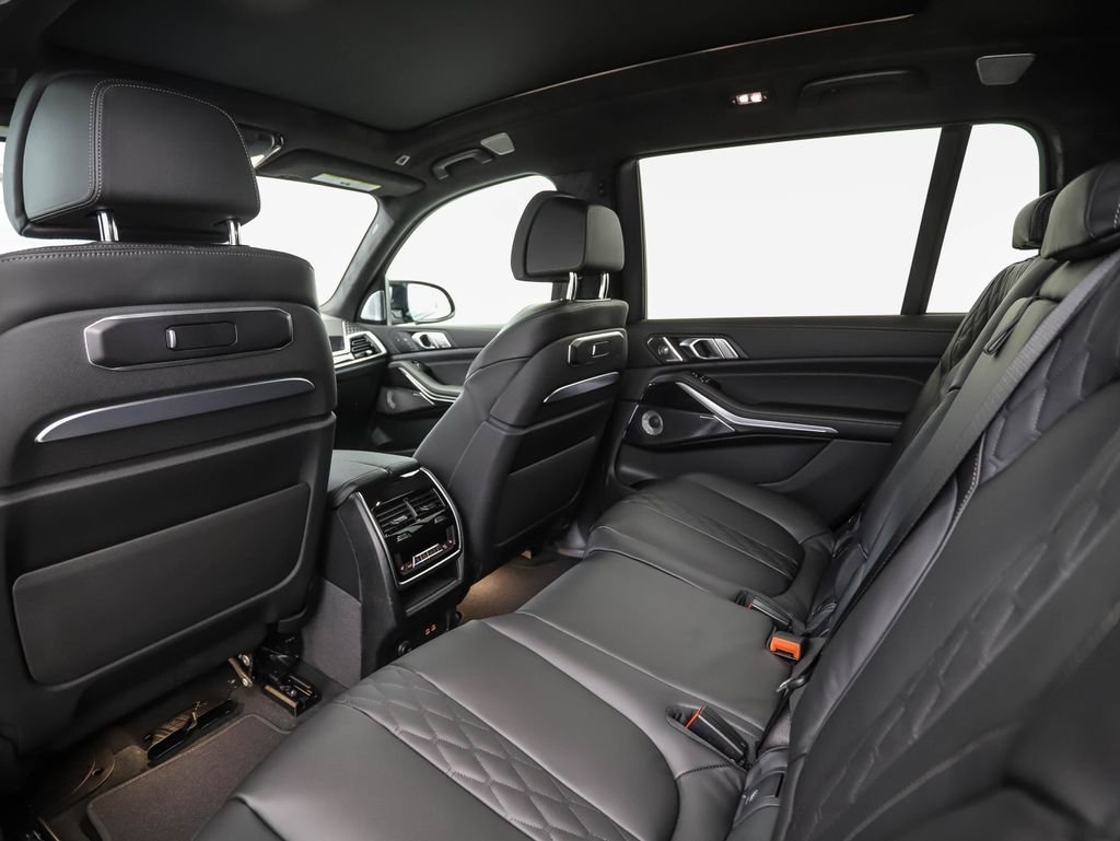 Used 2026 Blue BMW M60i image 21