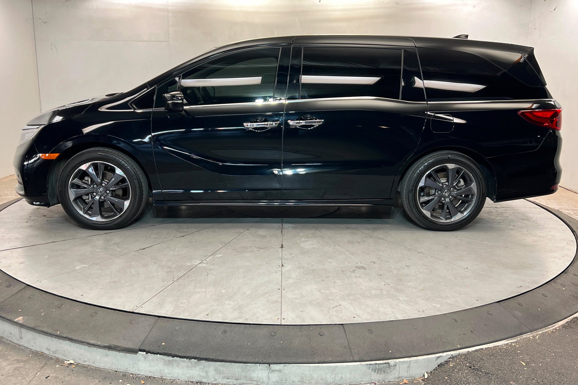 Used 2022 Black Honda Elite image 2