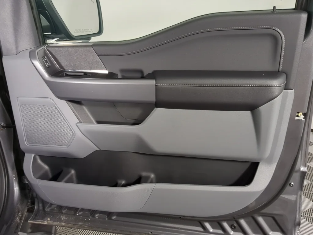 New 2026 Carbonized Gray Metallic Ford XLT image 18