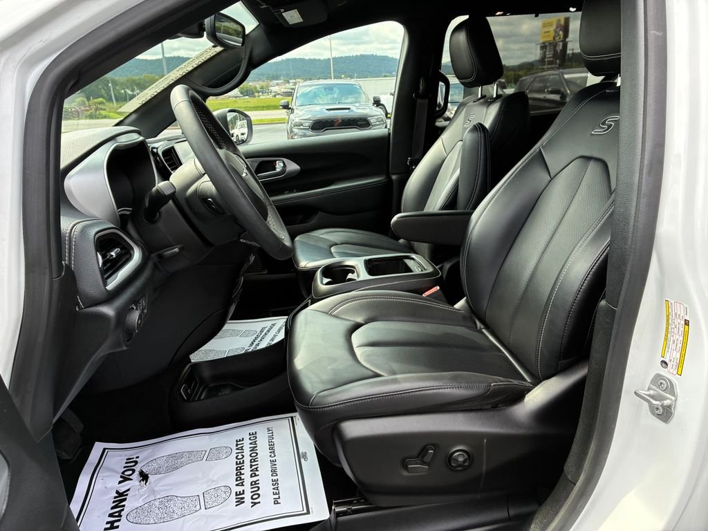 Used 2023 White Chrysler Touring L image 8