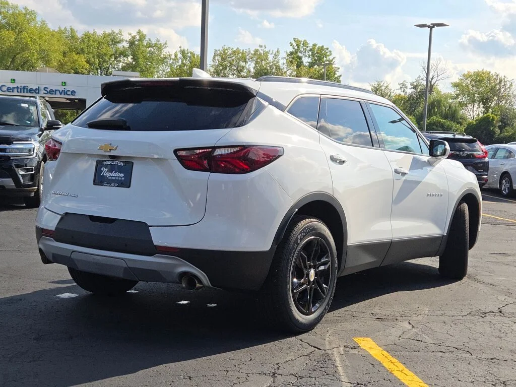 Used 2022 White Chevrolet LT image 12