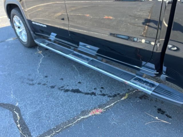 Used 2020 Black GMC SLT image 28