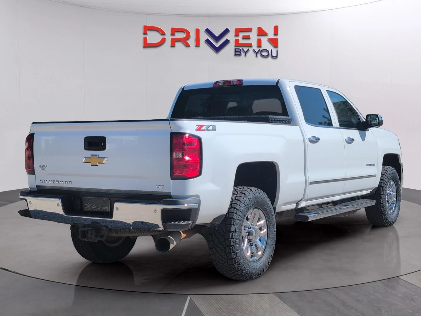 Used 2019 SUMMIT WHITE Chevrolet LTZ image 5