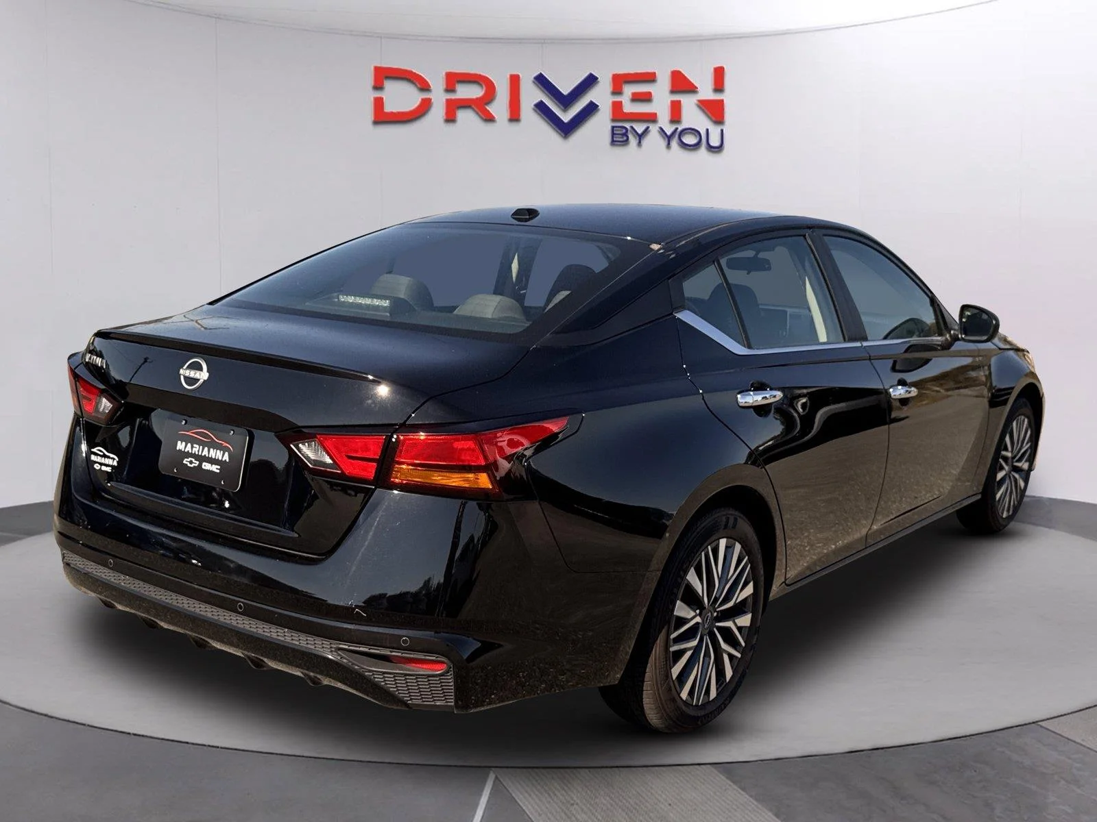 Used 2025 Super Black Nissan SV image 3