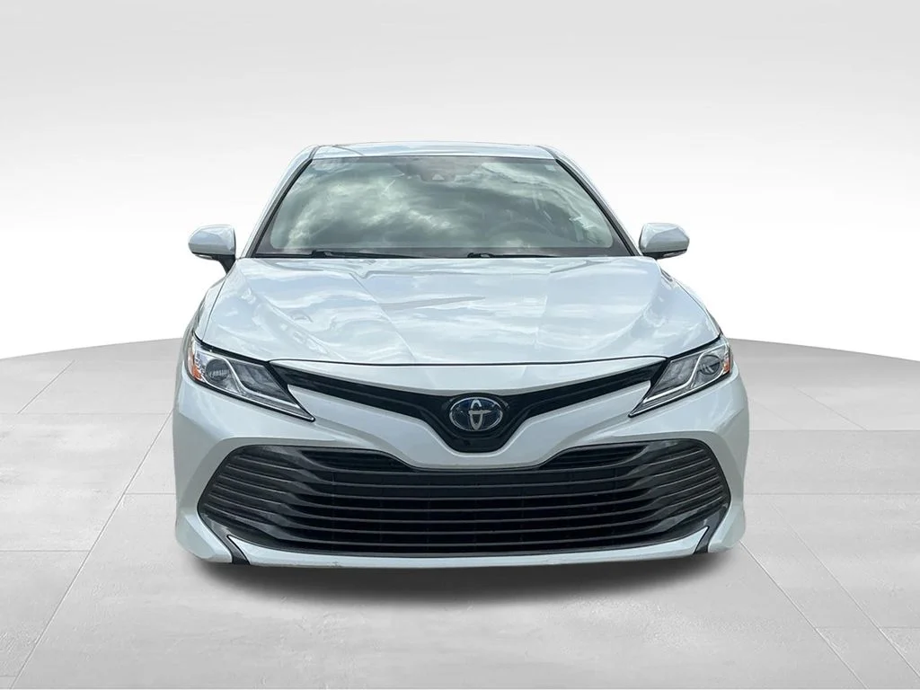 Used 2020 Beige Toyota XLE image 18