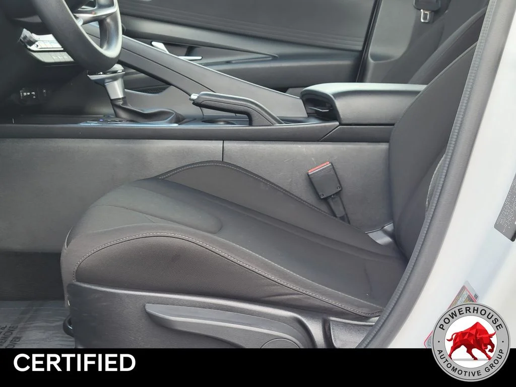 Used 2024 White Hyundai SEL image 23