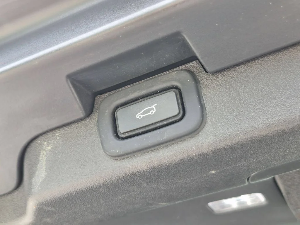 Used 2022 Gray Land Rover S R-Dynamic image 8