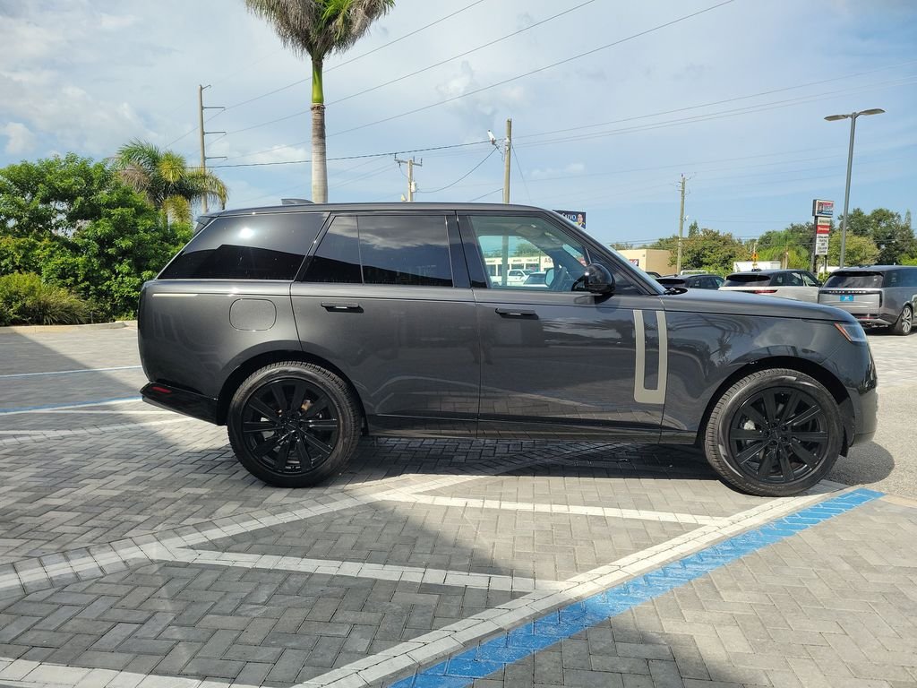 New 2026 Carpathian Grey Land Rover SE image 6