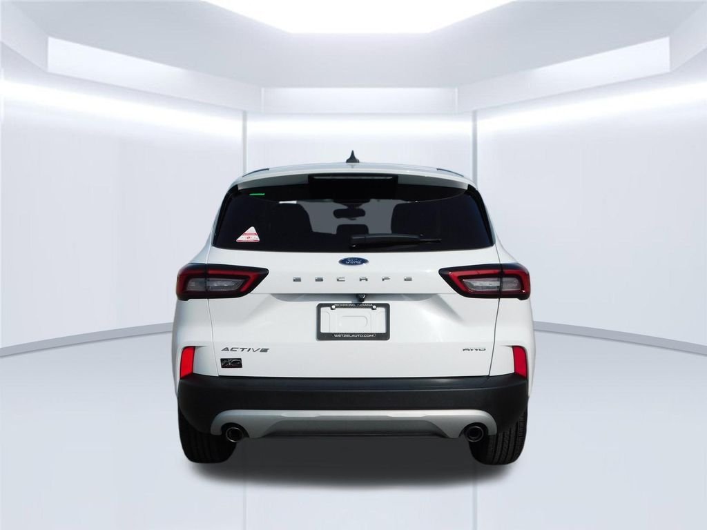 Used 2025 Oxford White Ford Active image 4