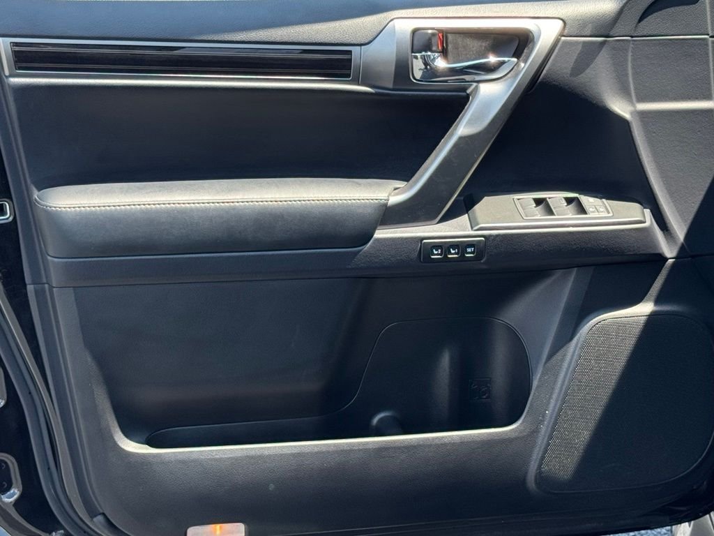 Used 2023 Black Lexus 460 image 18