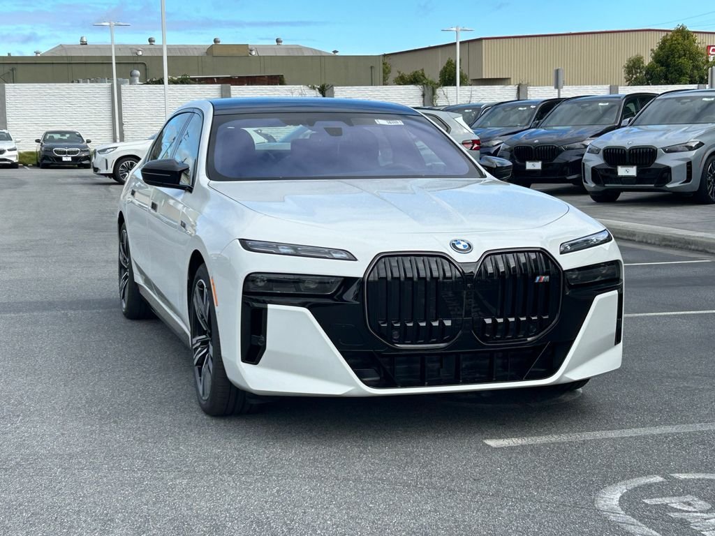 New 2026 Alpine White BMW M70 image 7