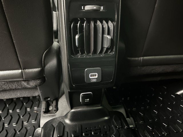 Used 2022 Diamond Black Crystal Pearlcoat Jeep Latitude Lux image 11