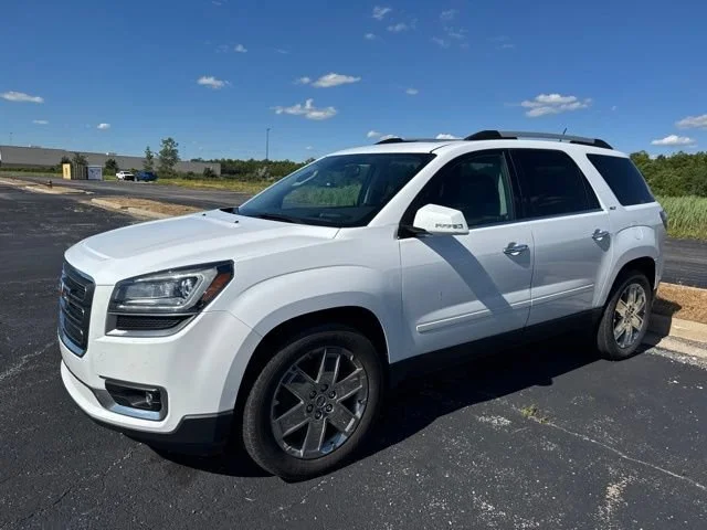 Used 2017 SUMMIT WHITE GMC Limited image 1