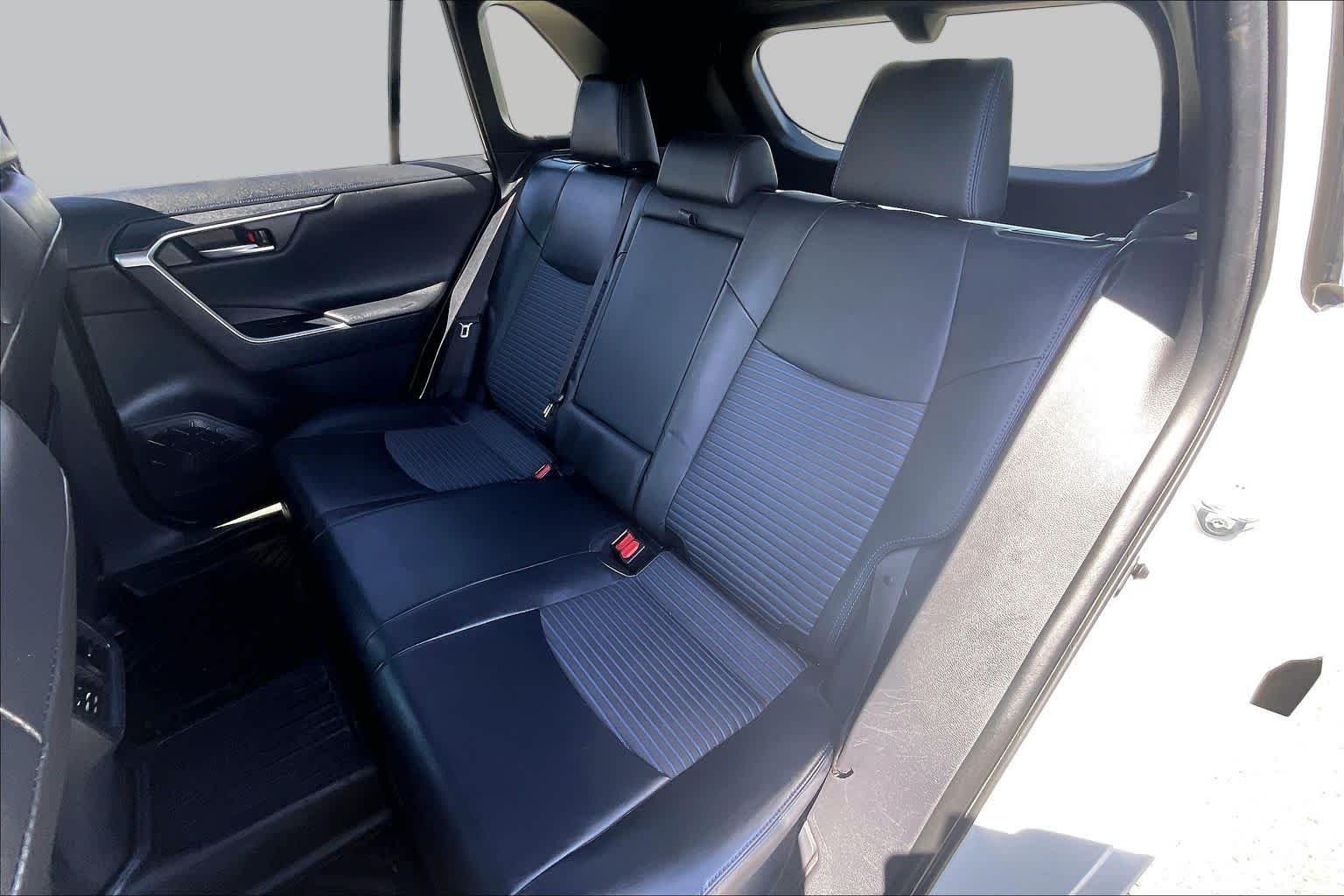 Used 2019 Blizzard Pearl w/Black Roof Toyota Hybrid XSE image 21
