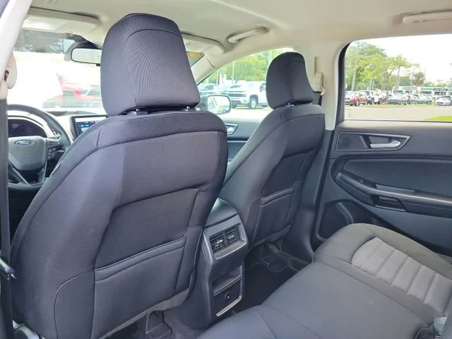 2023 Ford Edge SE - Photo 11