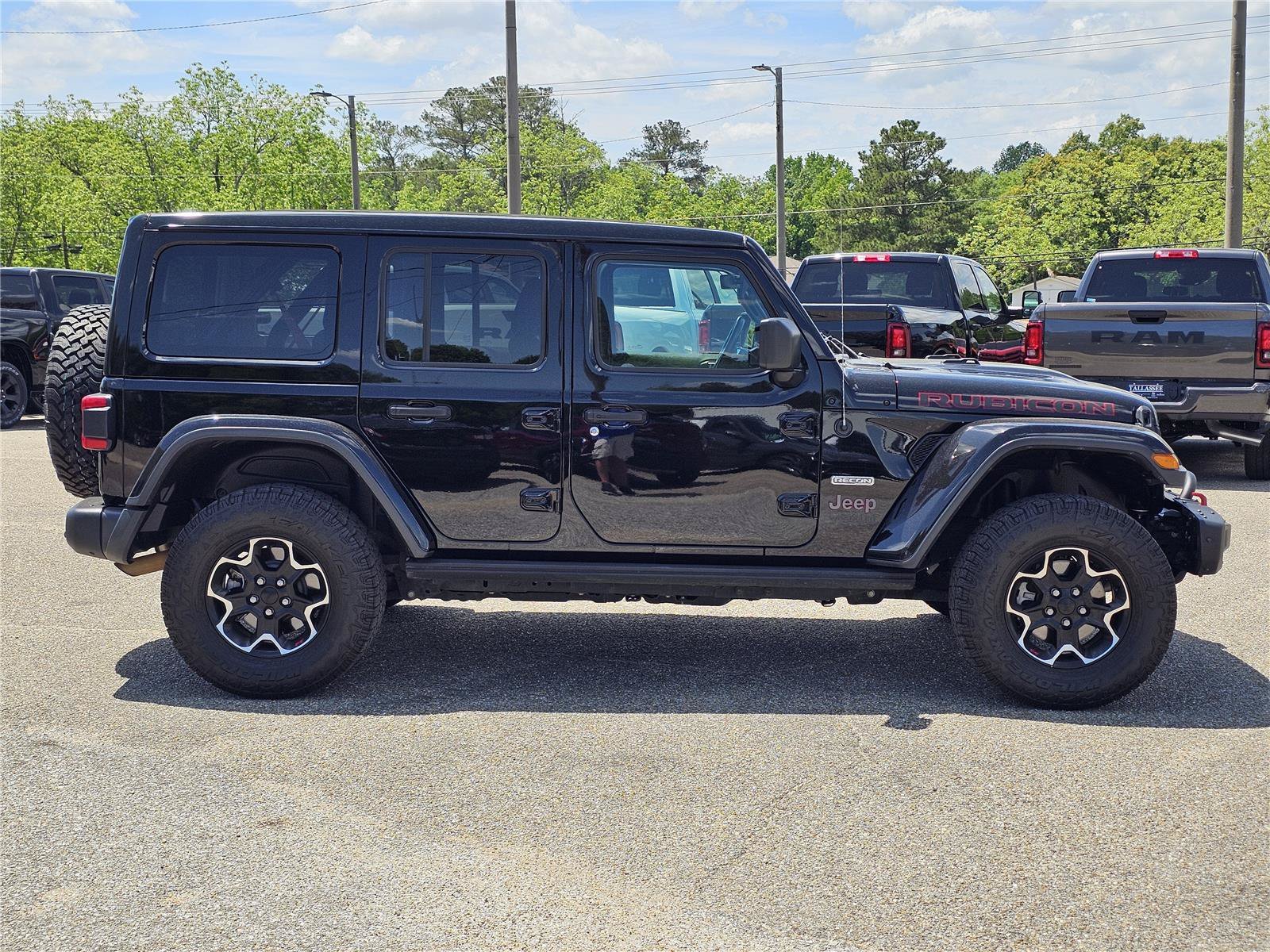 Certified Used 2020 Black Clearcoat Jeep Recon image 9