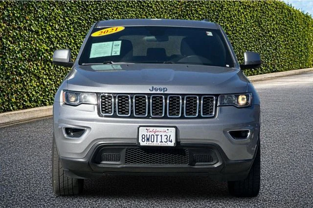 Used 2021 Silver Jeep Laredo E image 9