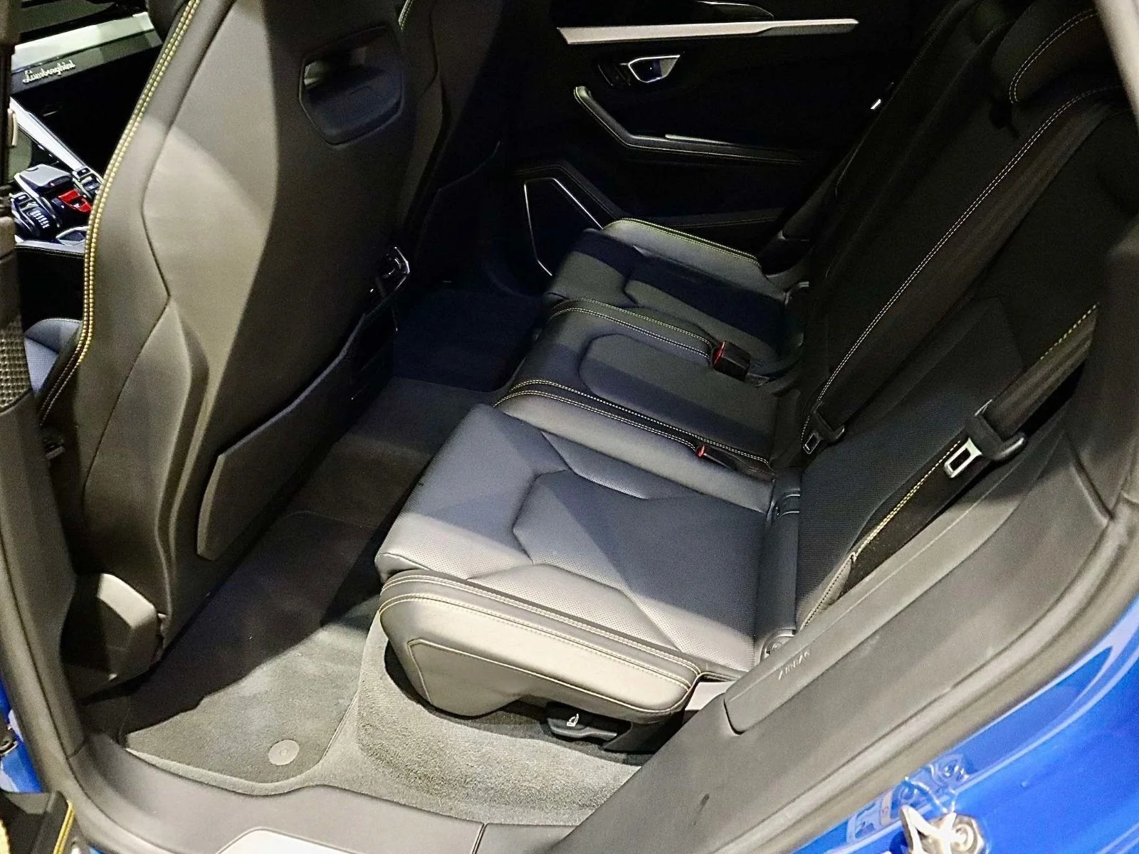 Used 2020 Blu Eleos Metallic Lamborghini  image 19