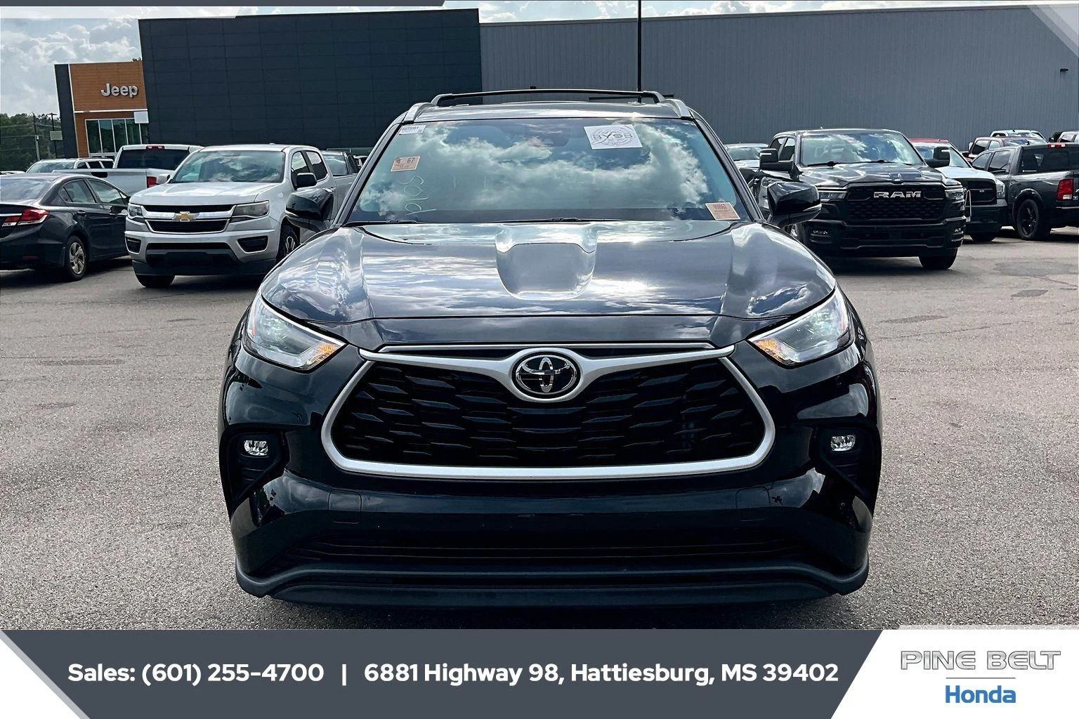 Used 2023 Midnight Black Metallic Toyota XLE image 5