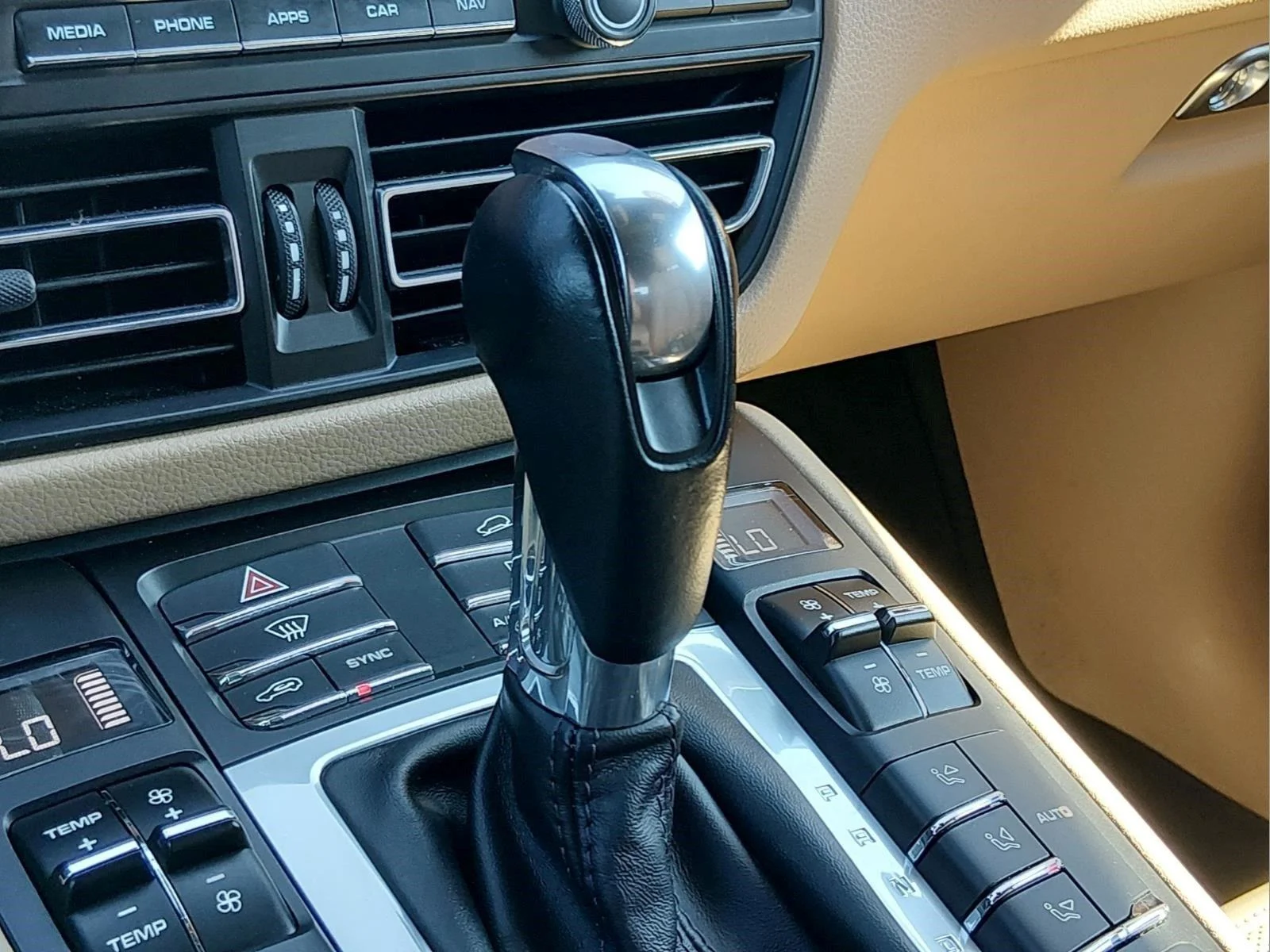Used 2020 White Porsche  image 27
