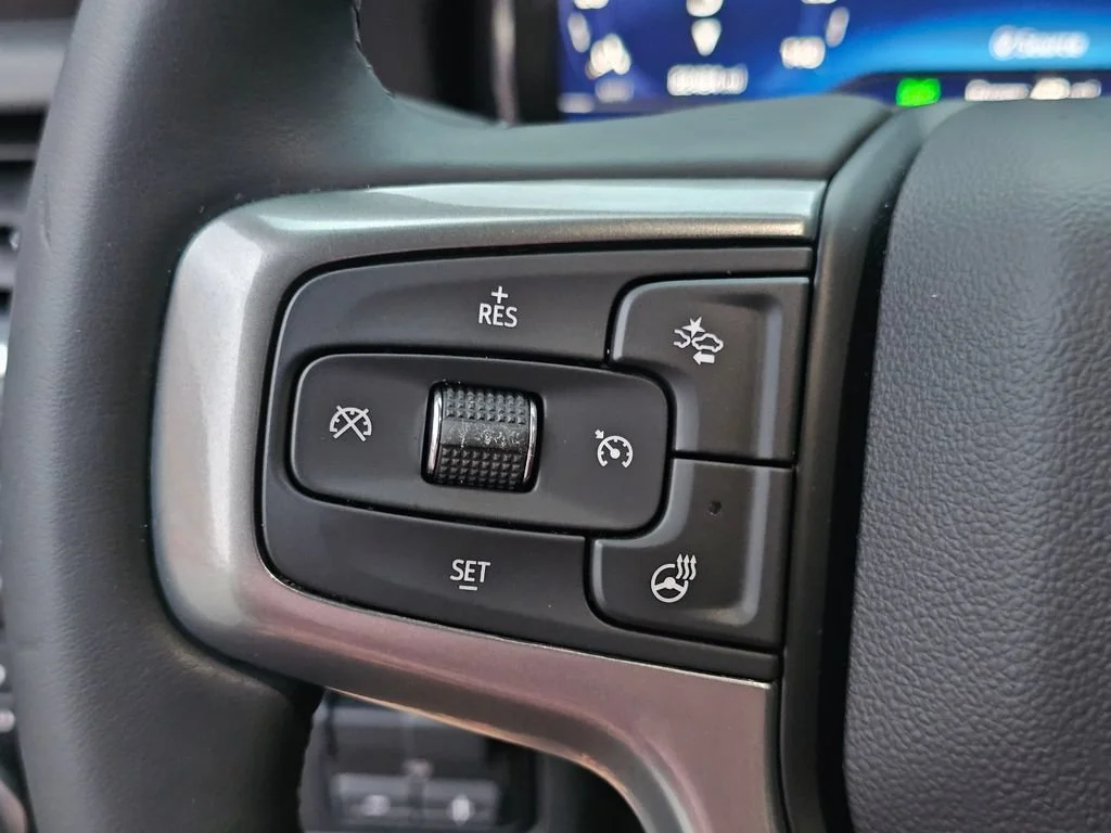 Used 2023 Black Chevrolet Z71 image 28